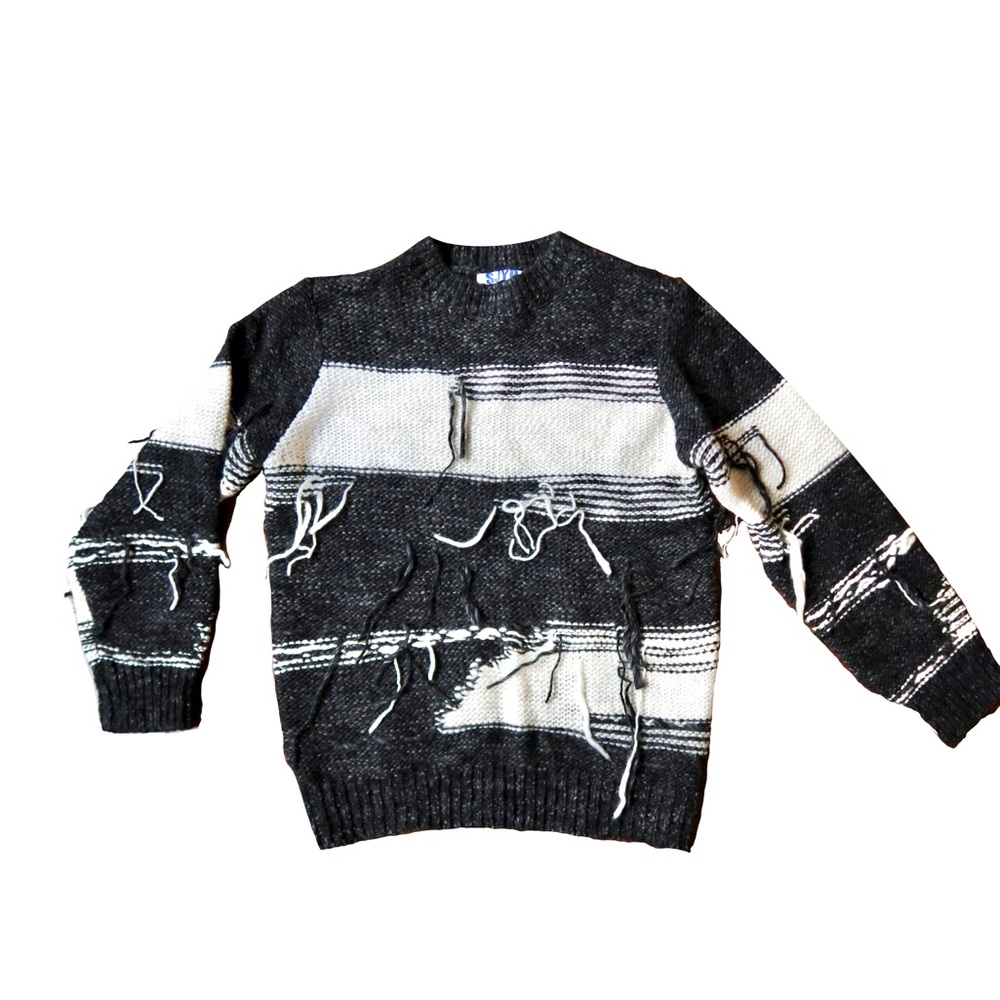 SJYP BLACK AND WHITE SWEATER
